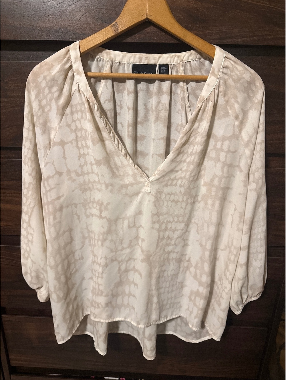 Cynthia Rowley Women's Beige Patterned V-Neck Blouse XL